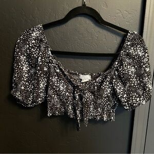 Sky & Sparrow women’s set Black White Tiered Floral Shorts and top size M Summer